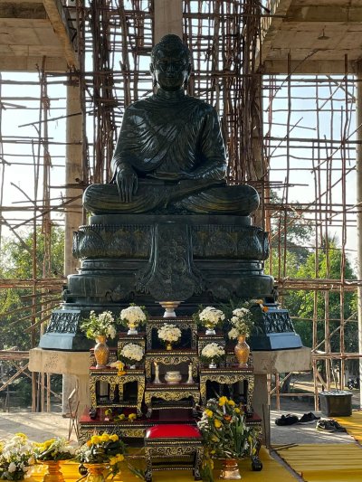 พระพุทธรูปแกะสลักหินเขียว