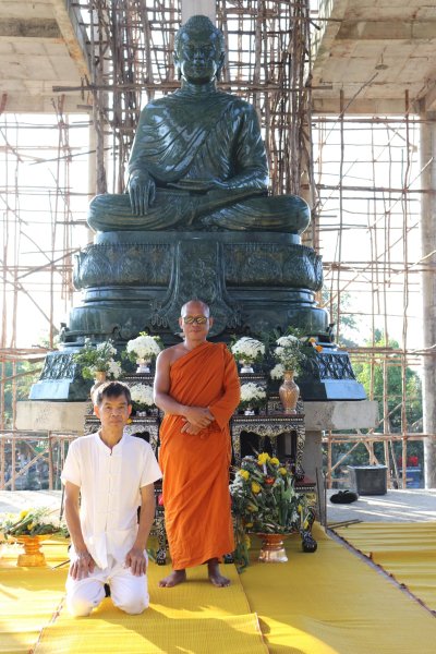 พระพุทธรูปแกะสลักหินเขียว