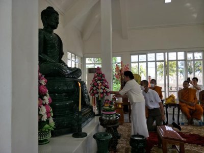พระพุทธรูปแกะสลักหินเขียว