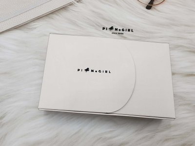 กระเป๋าสตางค์ใบสั้นหนังแท้ ปั๊มลายตัวโน้ต มี 2 สี