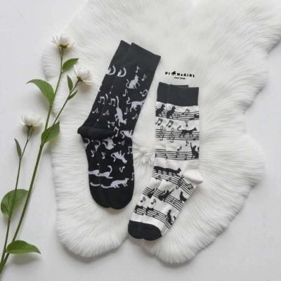 ถุงเท้าข้อสูงลายโน้ตเพลงและน้องแมว มี 2 ลาย