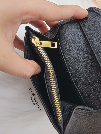 กระเป๋าสตางค์ใบสั้นหนังแท้ ปั๊มลายตัวโน้ต มี 2 สี