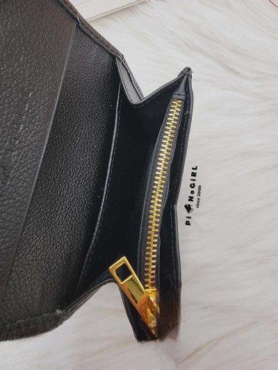 กระเป๋าสตางค์ใบสั้นหนังแท้ ปั๊มลายตัวโน้ต มี 2 สี