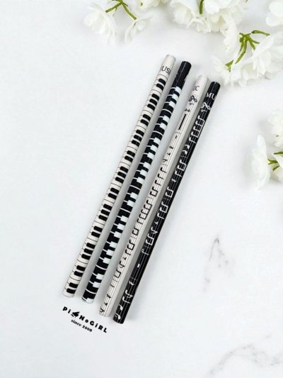 ดินสอไม้ลายเปียโนและโน้ตเพลง มี 4 แบบ