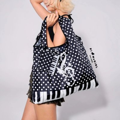 ถุงผ้าพับได้ลายจุด กุญแจซอล และเปียโน