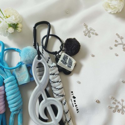 พวงกุญแจเชือกแต่งกุญแจซอลและจี้โน้ตเพลง มี 6 สี