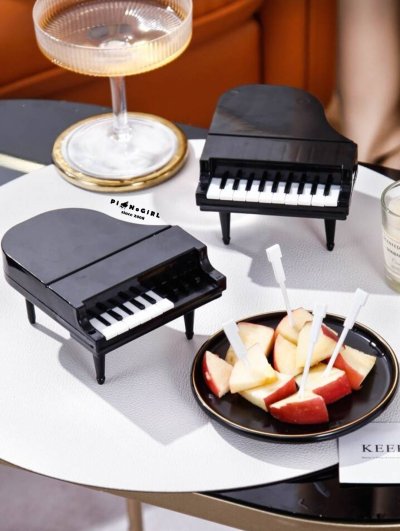 ส้อมจิ้มขนมเปียโน มี 2 สี