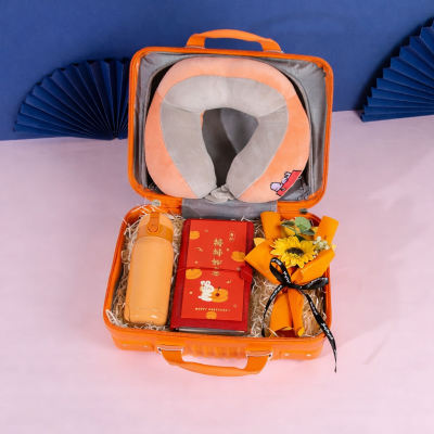 Box set หมอนรองคอ + กระบอกน้ำ + สมุด + ดอกไม้