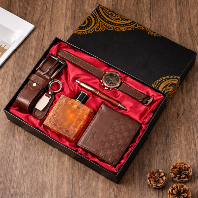 Box set  นาฬิกา + เข็มขัดหนัง + กระเป๋าสตางค์ + น้ำหอม 100 มล. + ปากกา + พวงกุญแจ + กล่อง