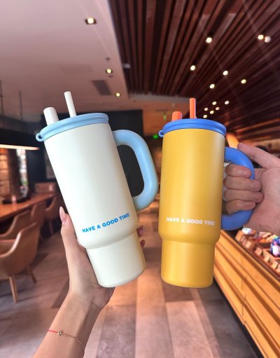 แก้วน้ำเก็บความเย็นสีพื้นเรียบง่าย