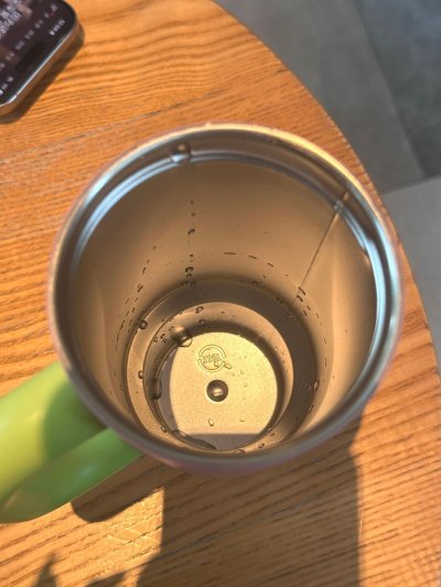 แก้วน้ำเก็บความเย็นสีพื้นเรียบง่าย