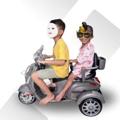 รถเด็กนั่งมอเตอร์ไชค์เวสป้า2ที่นั่งคันใหญ่ มีบูลทูธเสียงเพลง