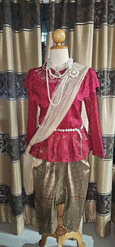 สมใจเช่าชุดไทย