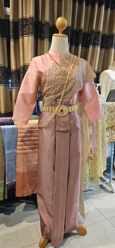 สมใจเช่าชุดไทย