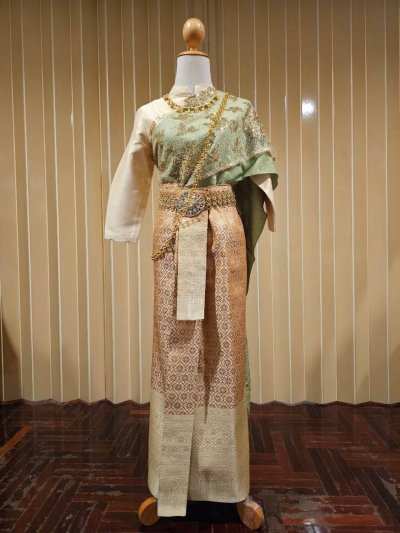 สมใจเช่าชุดไทย