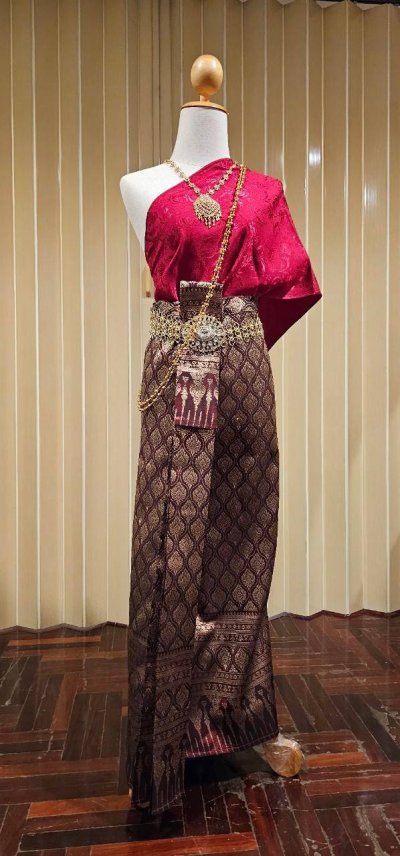 สมใจเช่าชุดไทย