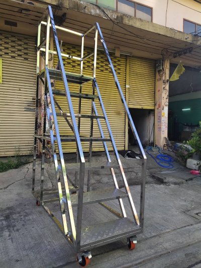 บันไดติดล้อโครงสร้างสแตนเลสกล่อง
