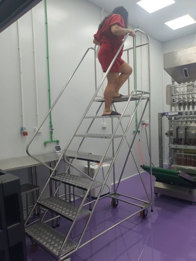 บันไดติดล้อโครงสร้างสแตนเลสกลม