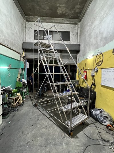 บันไดติดล้อโครงสร้างสแตนเลสกลม