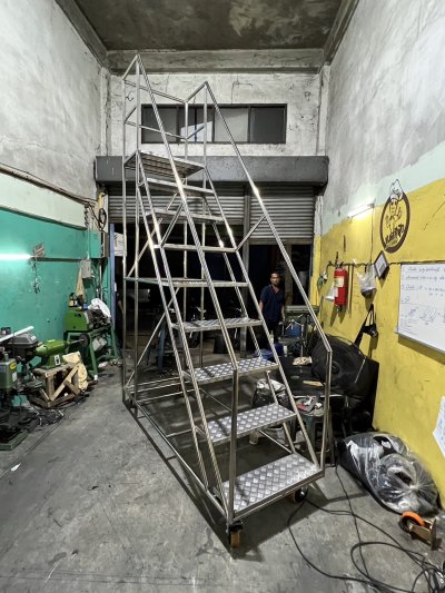 บันไดติดล้อโครงสร้างสแตนเลสกลม