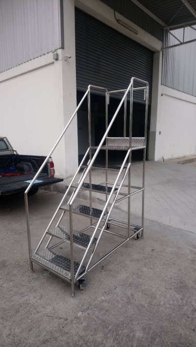 บันไดติดล้อโครงสร้างสแตนเลสกลม