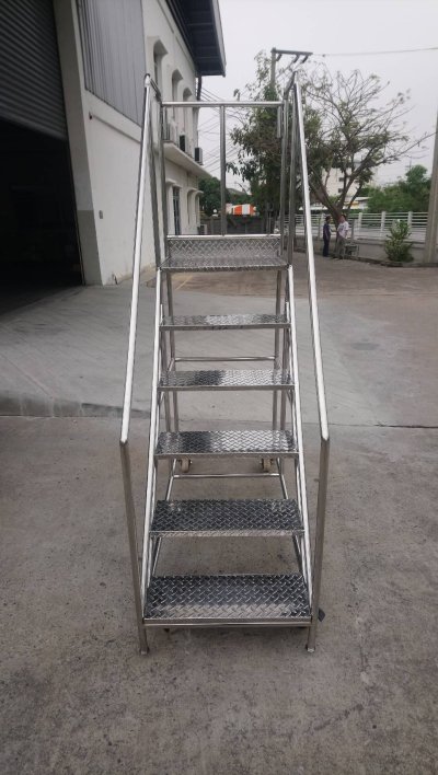 บันไดติดล้อโครงสร้างสแตนเลสกลม
