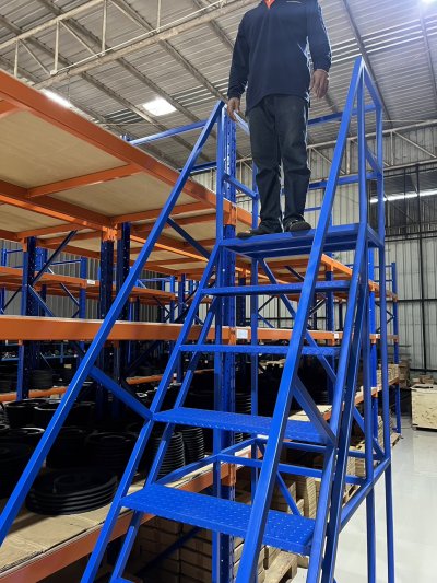 ML25  บันไดติดล้อ บันไดอุตสหรรม สูง2.50เมตร