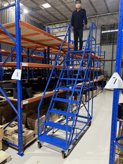 ML25  บันไดติดล้อ บันไดอุตสหรรม สูง2.50เมตร