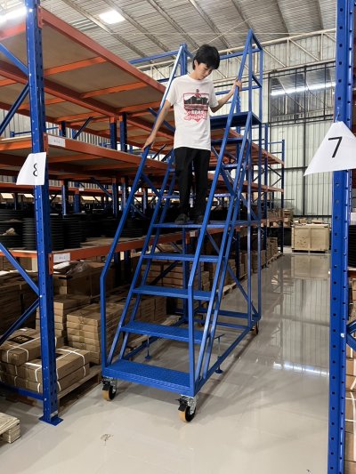 ML25  บันไดติดล้อ บันไดอุตสหรรม สูง2.50เมตร