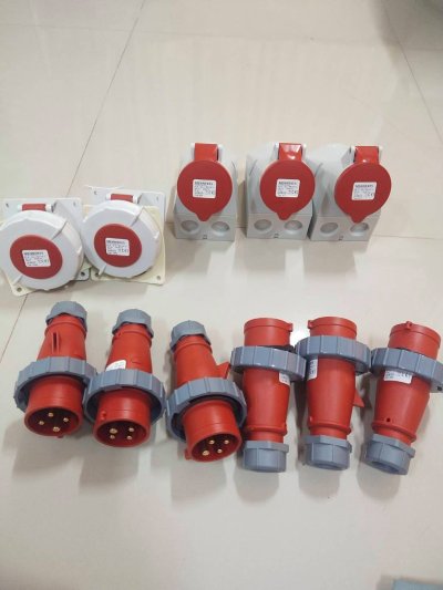 เต้ารับฝัง-เฉียง 32A 3P+E 400V (IP67) ปลั๊กตัวผู้ 16A 3P+E 400V (IP67) เต้ารับติดลอย 32A 3P+E 400V (IP44)