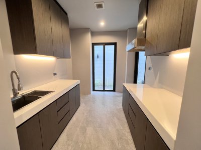 บ้านเดี่ยว : สาริน ปาร์ค บ้านเดี่ยว : สาริน ปาร์ค