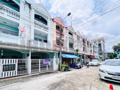 ทาวน์โฮม 3 ชั้น ลภาวัน1 บางบัวทอง(หลังธนาคารกสิกร)ติดถนนบางกรวย-ไทรน้อย ใกล้เซ็นทรัล ทาวน์โฮม 3 ชั้น ลภาวัน1 บางบัวทอง(หลังธนาคารกสิกร)ติดถนนบางกรวย-ไทรน้อย ใกล้เซ็นทรัล