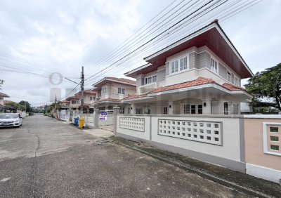 บ้านเดี่ยว 2 ชั้น หมู่บ้าน เฟื่อง สุข 2 ลำ โพ