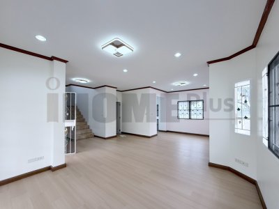 บ้านเดี่ยว 2 ชั้น หมู่บ้าน เฟื่อง สุข 2 ลำ โพ