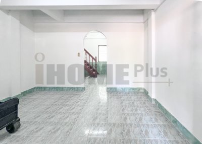 ทาวน์เฮ้า ติดถนน ริมแม่น้ำเจ้าพระยา เมือง ปทุมธานี