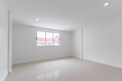 หมู่บ้าน ลาน ทอง ติวานนท์ renovate ติดถนนติวานนท์