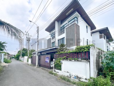 Cozy สตรีวิทยา 2 ซอย 15 | Home office โชคชัย 4 (น้ำไม่ท่วม)