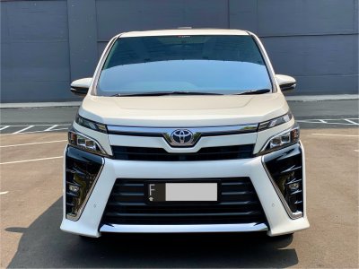 TOYOTA VOXY 2019