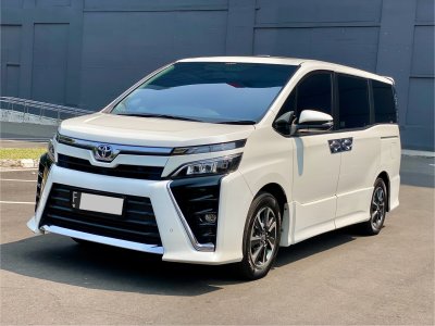 TOYOTA VOXY 2019