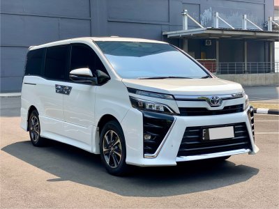 TOYOTA VOXY 2019