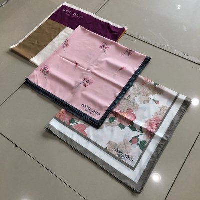 ผ้าพันคอ SOLVIL TITUS
