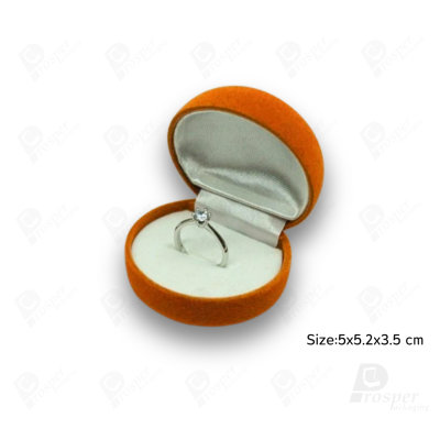 จัดเต็มรวมกล่องกำมะหยี่ใส่เครื่องประดับสีส้ม มีทรงสี่เหลี่ยมและหัวใจ ใส่โชว์เครื่องประดับได้ครบ