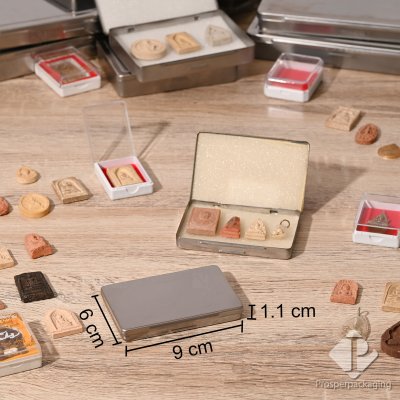 กล่องสแตนเลส กล่องเก็บของ กล่องเก็บพระเครื่อง สามารถใช่เก็บของได้หลากหลายตามต้องการ แข็งแรงใช่ได้นาน ภายในมีฟองน้ำ 2แผ่น