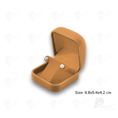 จัดเต็มกล่องกำมะหยี่ใส่เครื่องประดับชุดสีครีม แบบหัวใจและสี่เหลี่ยม ใส่โชว์ชุดเครื่องประดับ ทองแท่ง จิวเวอรี่เซ็ตสินสอด