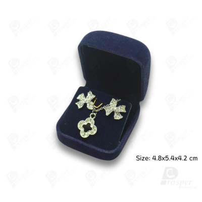 จัดเต็มกล่องกำมะหยี่ใส่เครื่องประดับชุดสีกรม มีทรงสี่เหลี่ยมและหัวใจ ใส่โชว์ชุดเครื่องประดับ ทองแท่ง จิวเวอรี่เซ็ตสินสอด