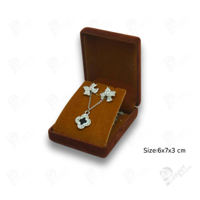 จัดเต็มกล่องกำมะหยี่ใส่เครื่องประดับสีน้ำตาล มีทรงสี่เหลี่ยมและหัวใจ จัดเก็บเครื่องประดับ ทองแท่ง จิวเวอรี่เซ็ตสินสอด