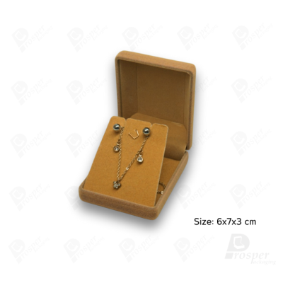 จัดเต็มกล่องกำมะหยี่ใส่เครื่องประดับชุดสีครีม แบบหัวใจและสี่เหลี่ยม ใส่โชว์ชุดเครื่องประดับ ทองแท่ง จิวเวอรี่เซ็ตสินสอด