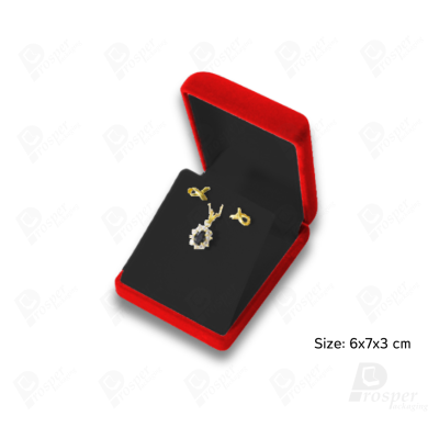 จัดเต็มกล่องใส่ชุดเครื่องประดับกำมะหยี่สีแดง/ดำ มีทรงสี่เหลี่ยมและหัวใจ ใส่โชว์เครื่องประดับได้ครบ