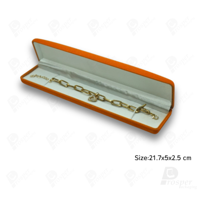 จัดเต็มรวมกล่องกำมะหยี่ใส่เครื่องประดับสีส้ม มีทรงสี่เหลี่ยมและหัวใจ ใส่โชว์เครื่องประดับได้ครบ