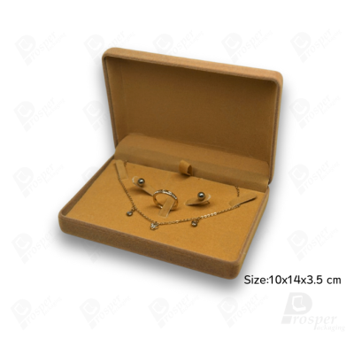 จัดเต็มกล่องกำมะหยี่ใส่เครื่องประดับชุดสีครีม แบบหัวใจและสี่เหลี่ยม ใส่โชว์ชุดเครื่องประดับ ทองแท่ง จิวเวอรี่เซ็ตสินสอด